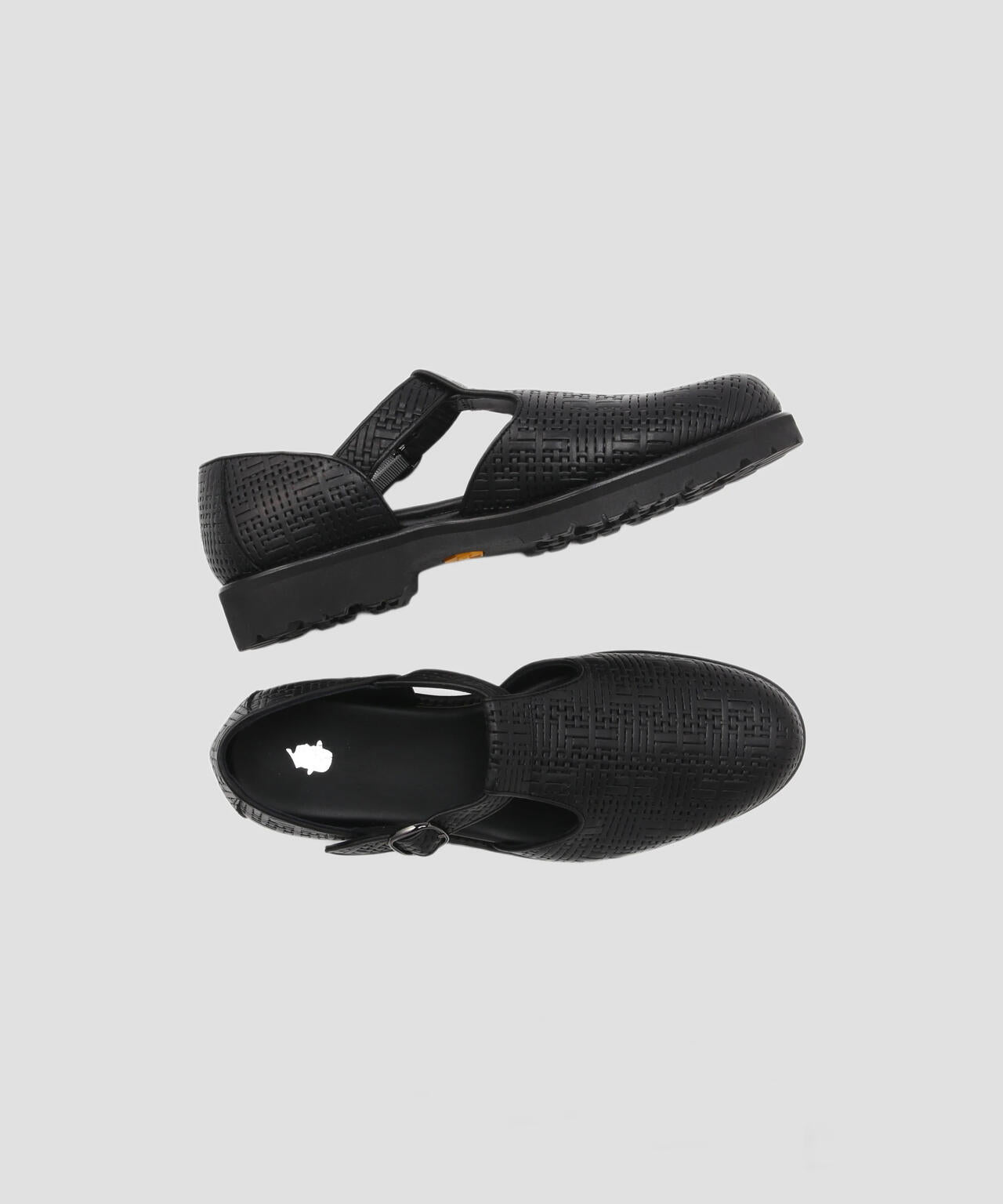 Tomo & Co / EMBOSSED CZECH GURKHA SANDAL