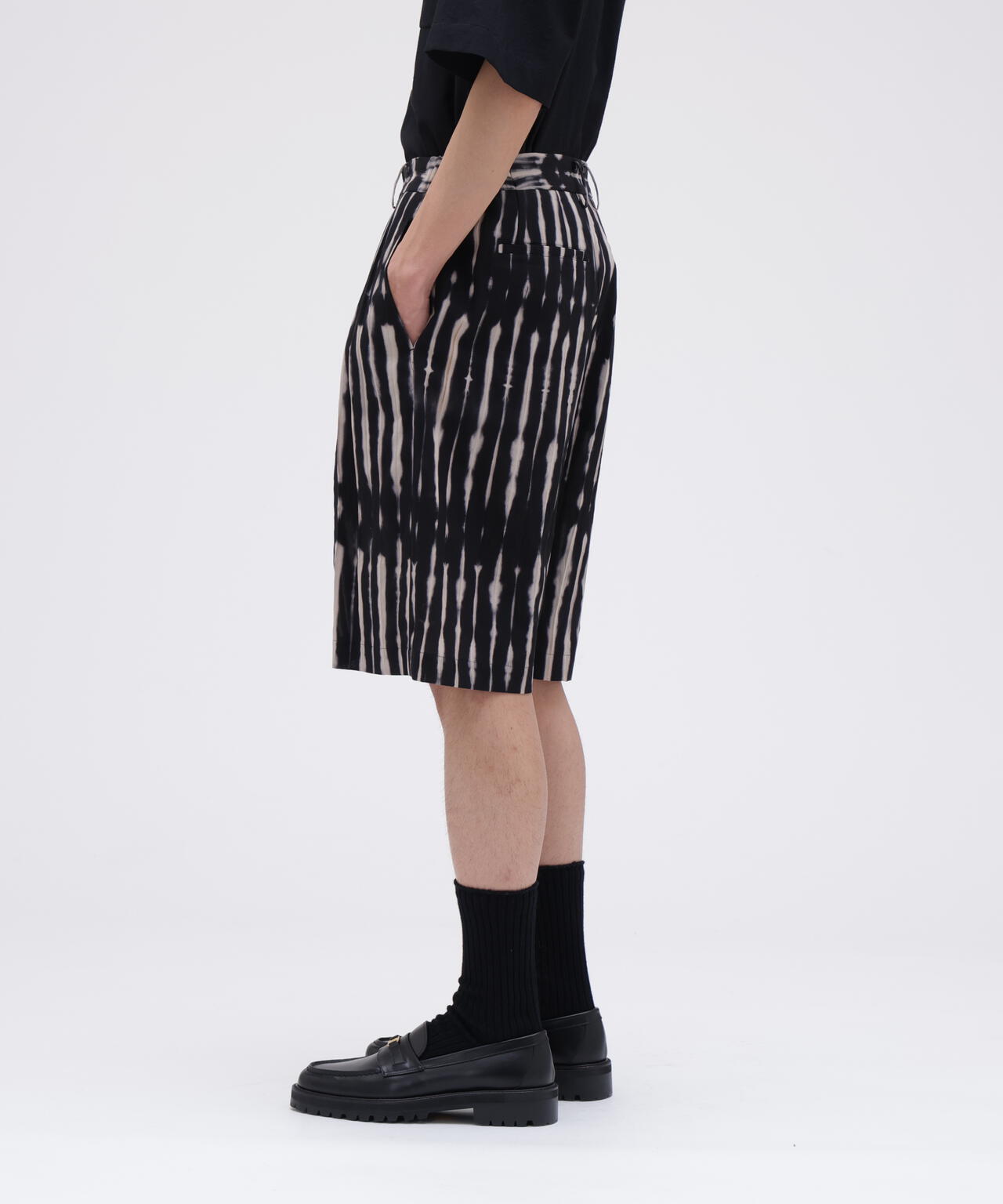 IRENISA / TWO TUCKS WIDE SHORTS
