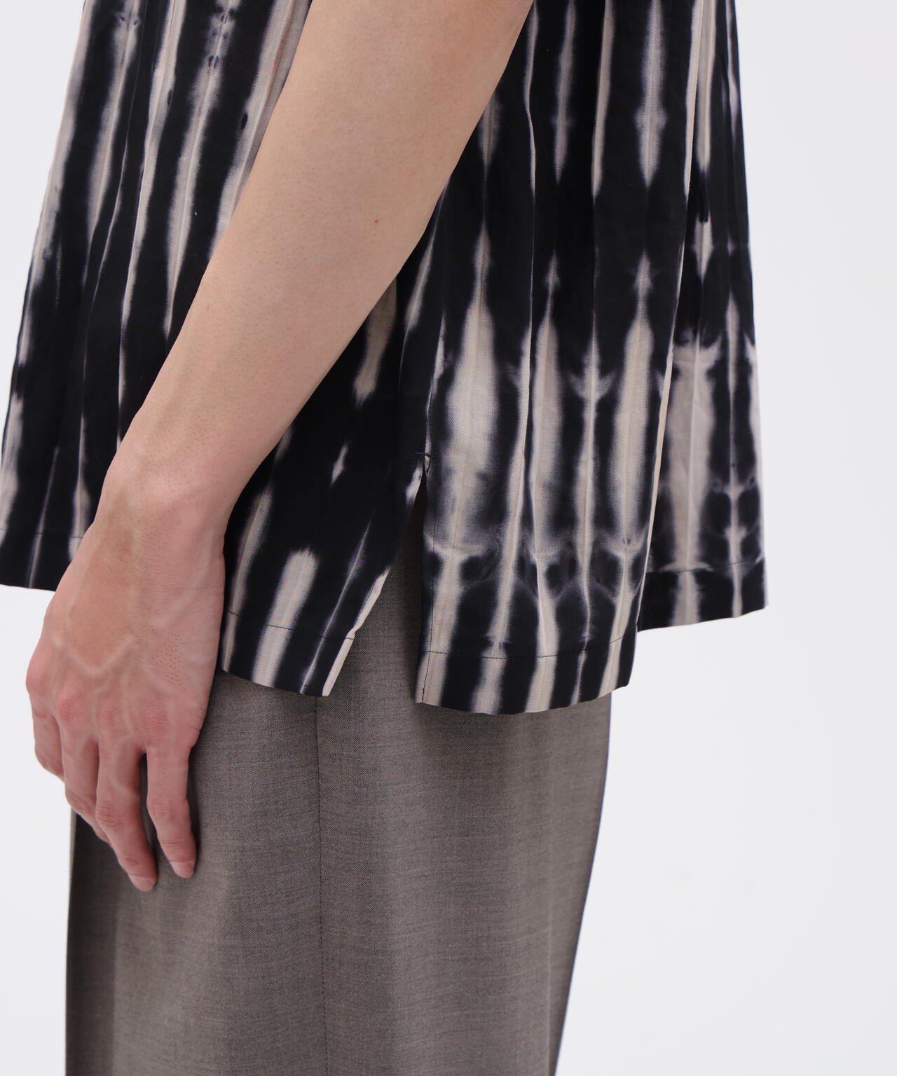 IRENISA / OPEN COLLAR SHORT-SLEEVED SHIRT