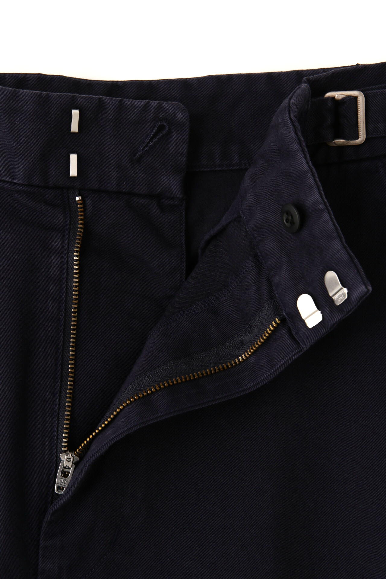 Ｙ / ORGANIC COTTON CHINO ADJUSTER TROUSERS