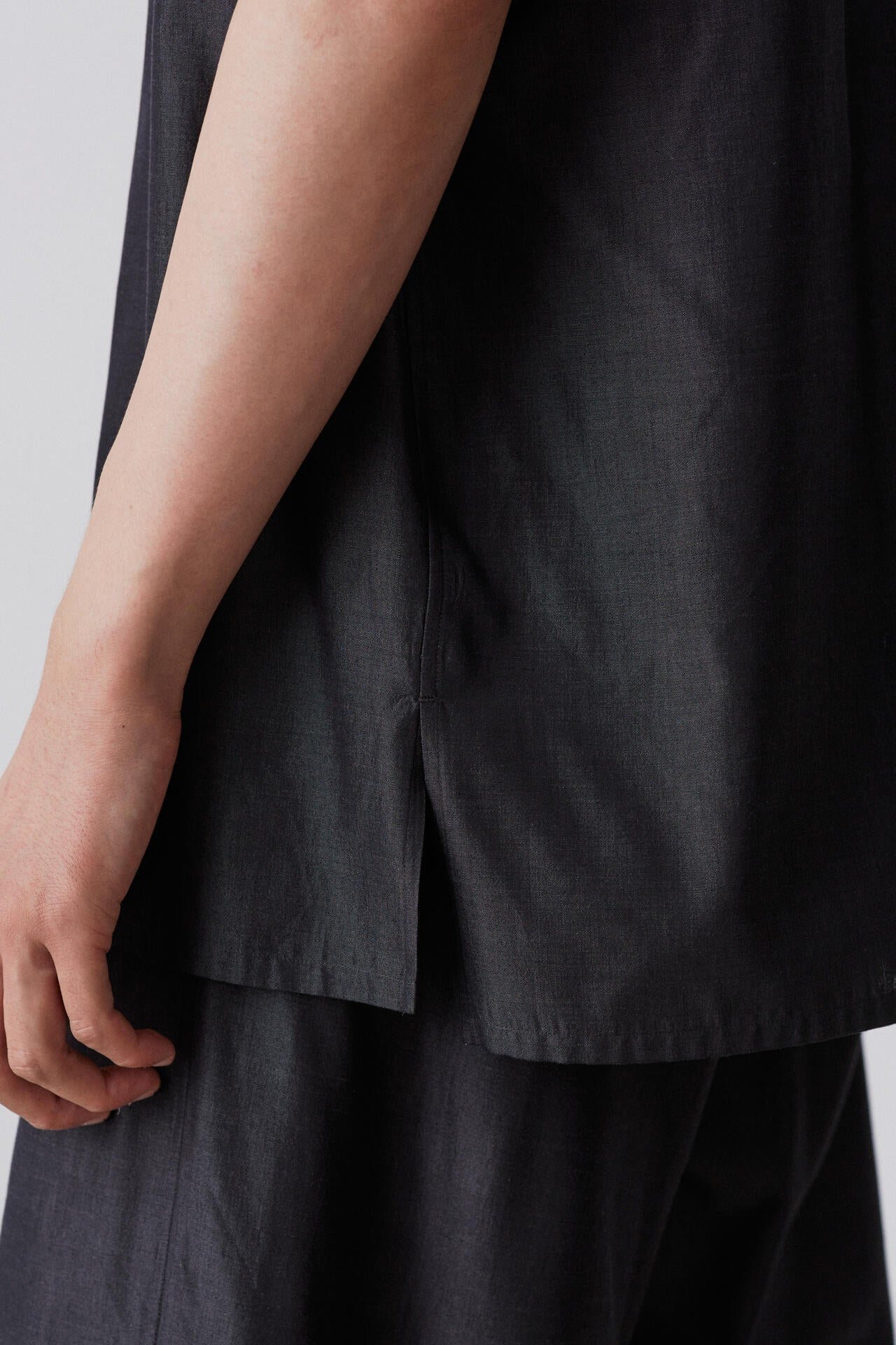 YLEVE / SILK CHAMBRAY SHIRT