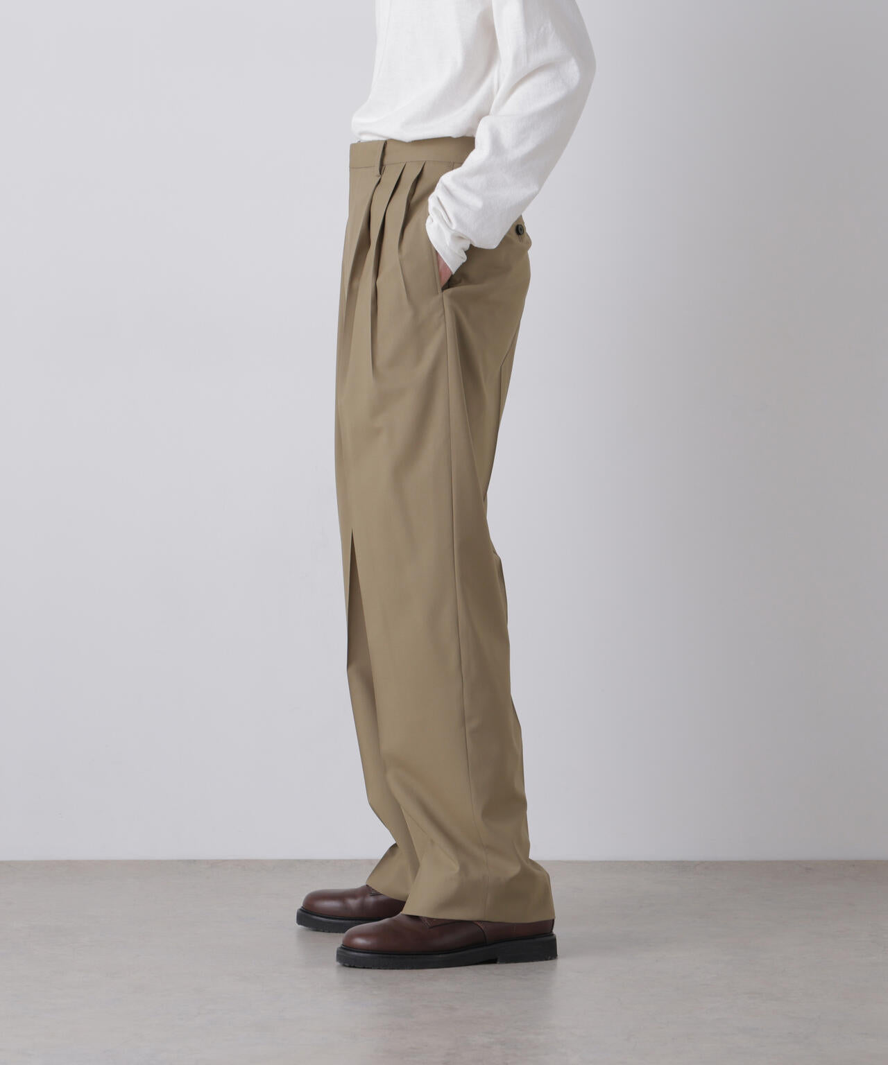 181cm C:84 W:70 H:91 着用サイズ：4