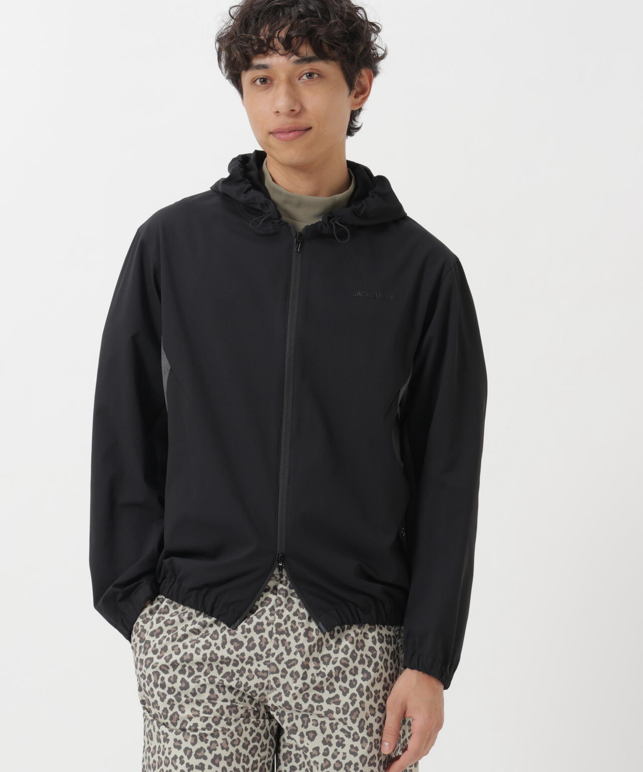 182cm C:84 W:71 H:89 着用サイズ：5
