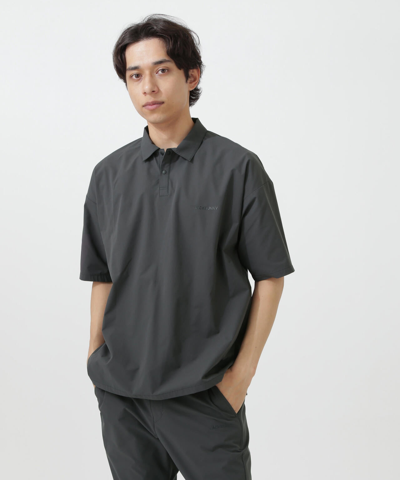 182cm C:84 W:71 H:89 着用サイズ：5