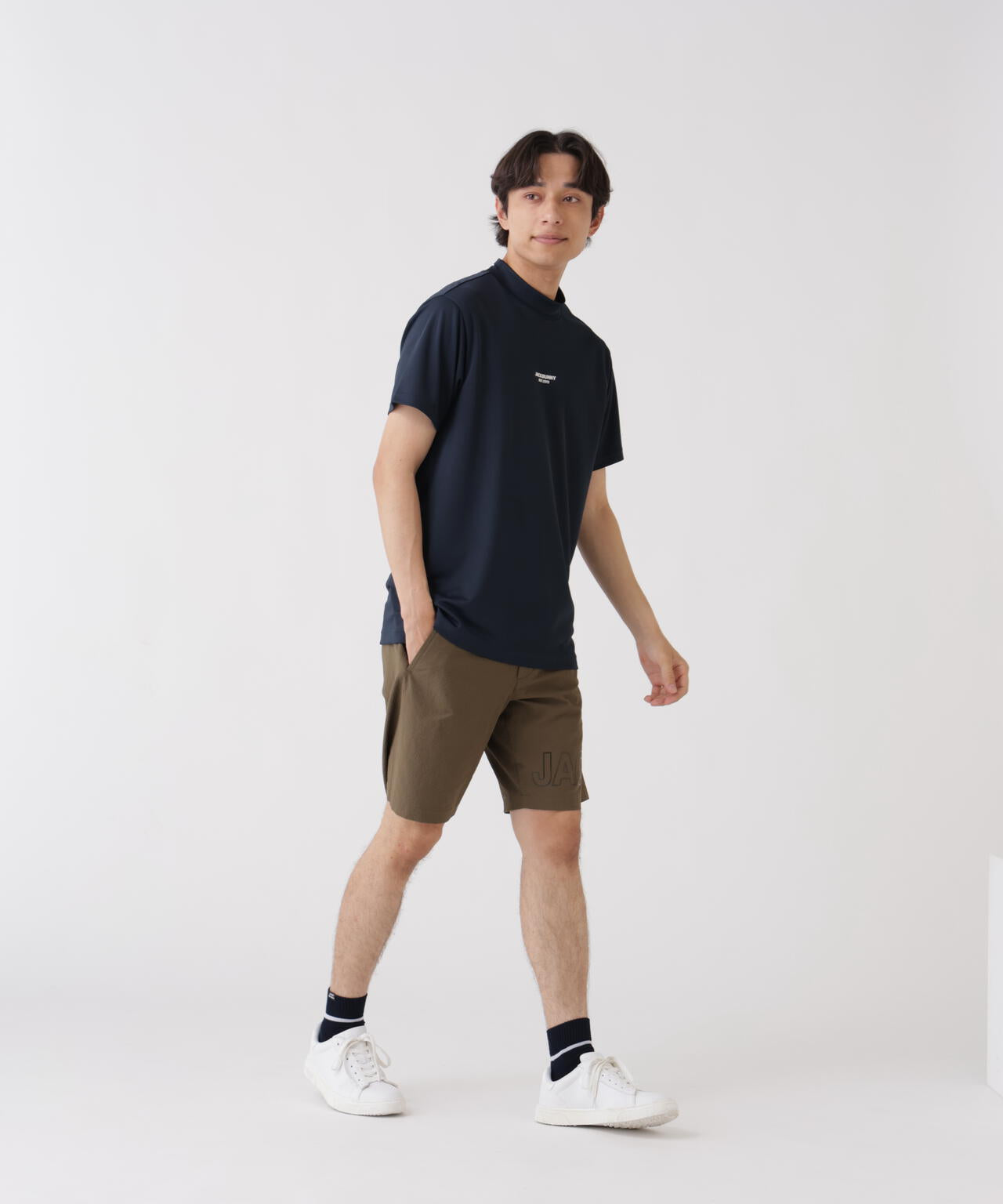 182cm C:84 W:71 H:89 着用サイズ：5