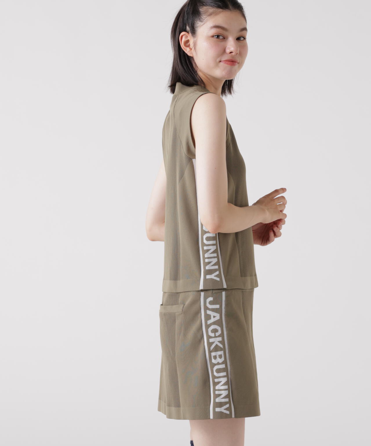 イージーケアサイドロゴノースリーブニットワンピース (WOMENS)