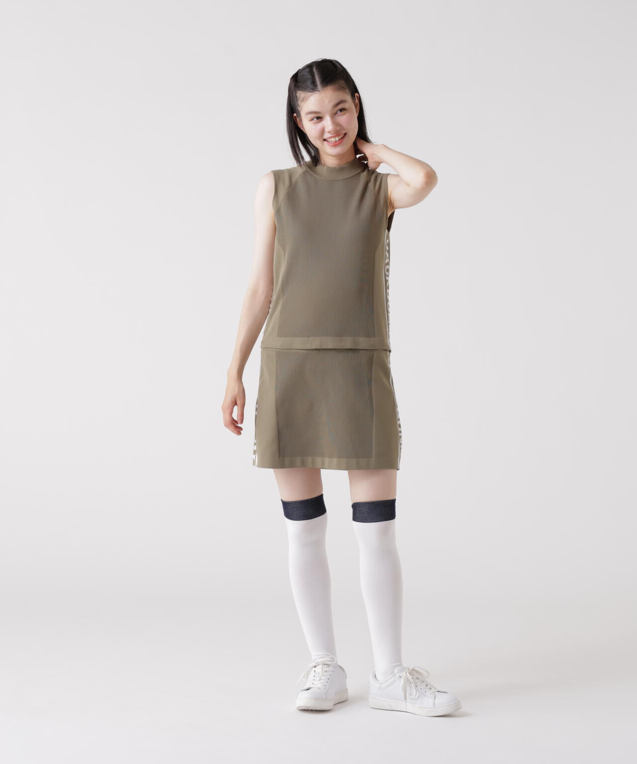イージーケアサイドロゴノースリーブニットワンピース (WOMENS)
