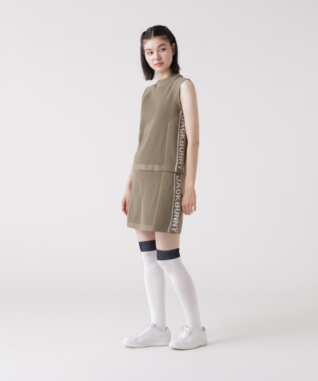 イージーケアサイドロゴノースリーブニットワンピース (WOMENS)