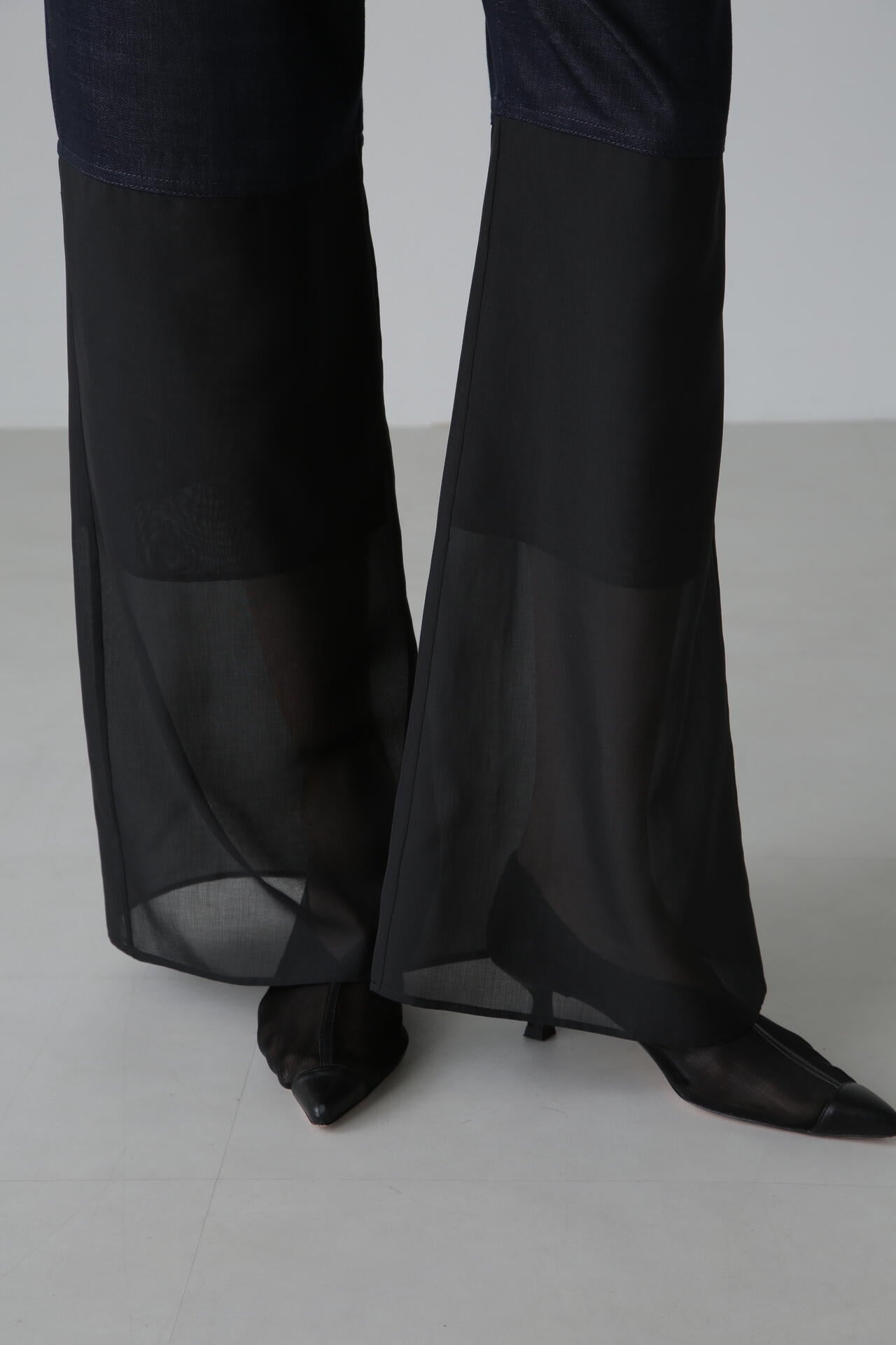 ハイブリッドデニムパンツ