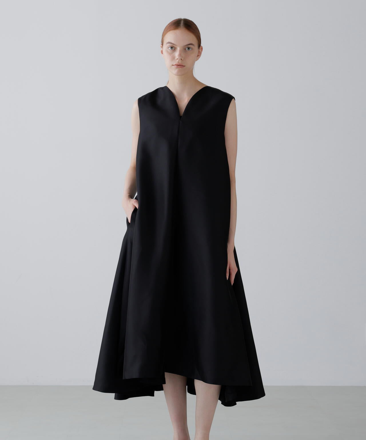 ＜BLACK LABEL＞シルクダブルクロスノースリーブワンピース