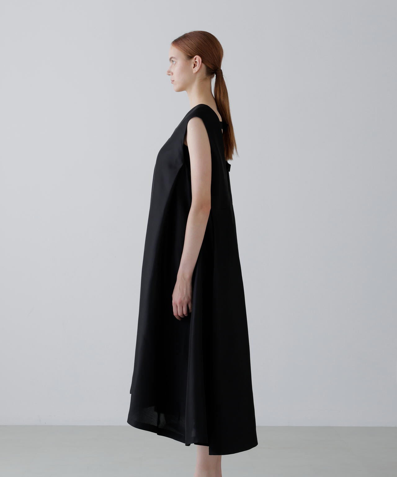 ＜BLACK LABEL＞シルクダブルクロスノースリーブワンピース