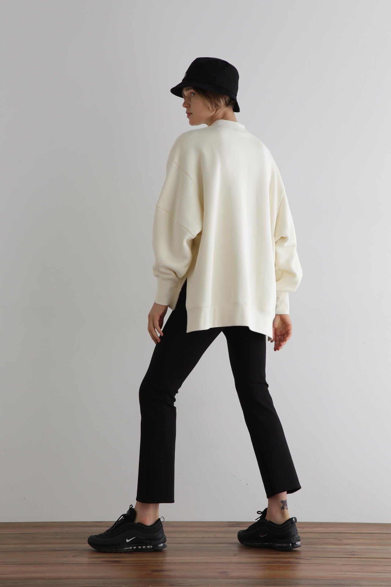 《LE PHIL SPORTS》ストレッチサーモポンチパンツ