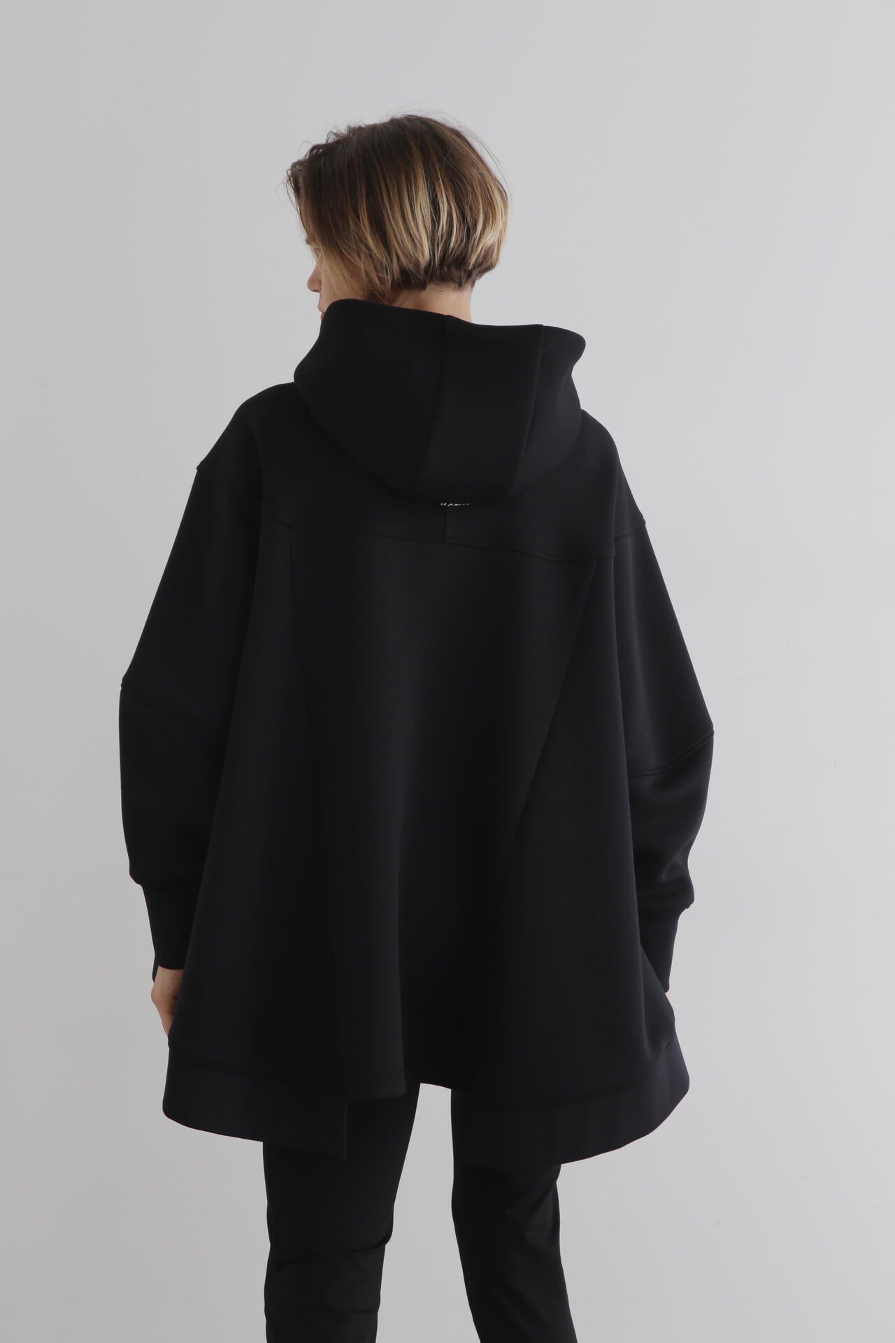 《LE PHIL SPORTS》テックダンボールフーディ