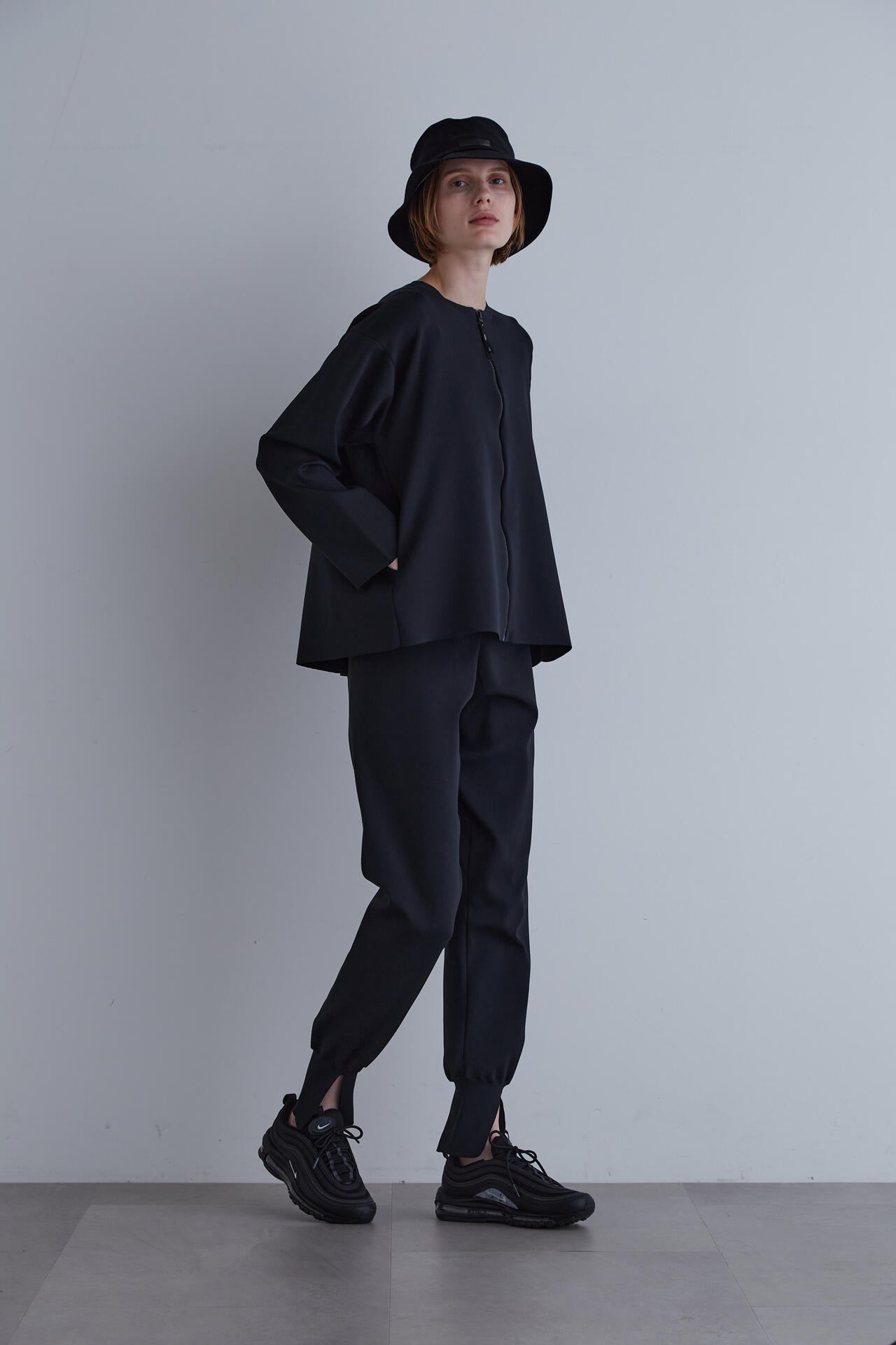 《LE PHIL SPORTS》アクティブニットパンツ