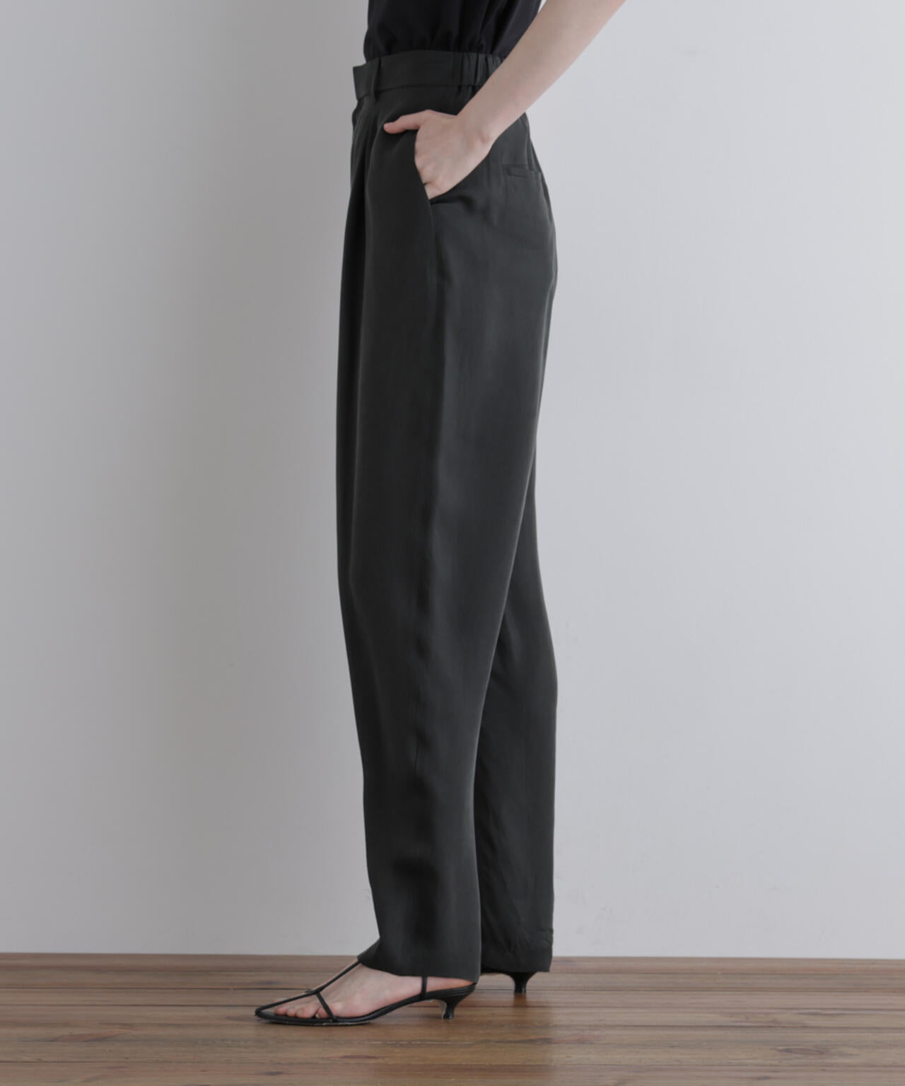 身長176cm B82 W60 H90 着用サイズ：1
