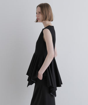 身長176cm B82 W60 H90 着用サイズ：F