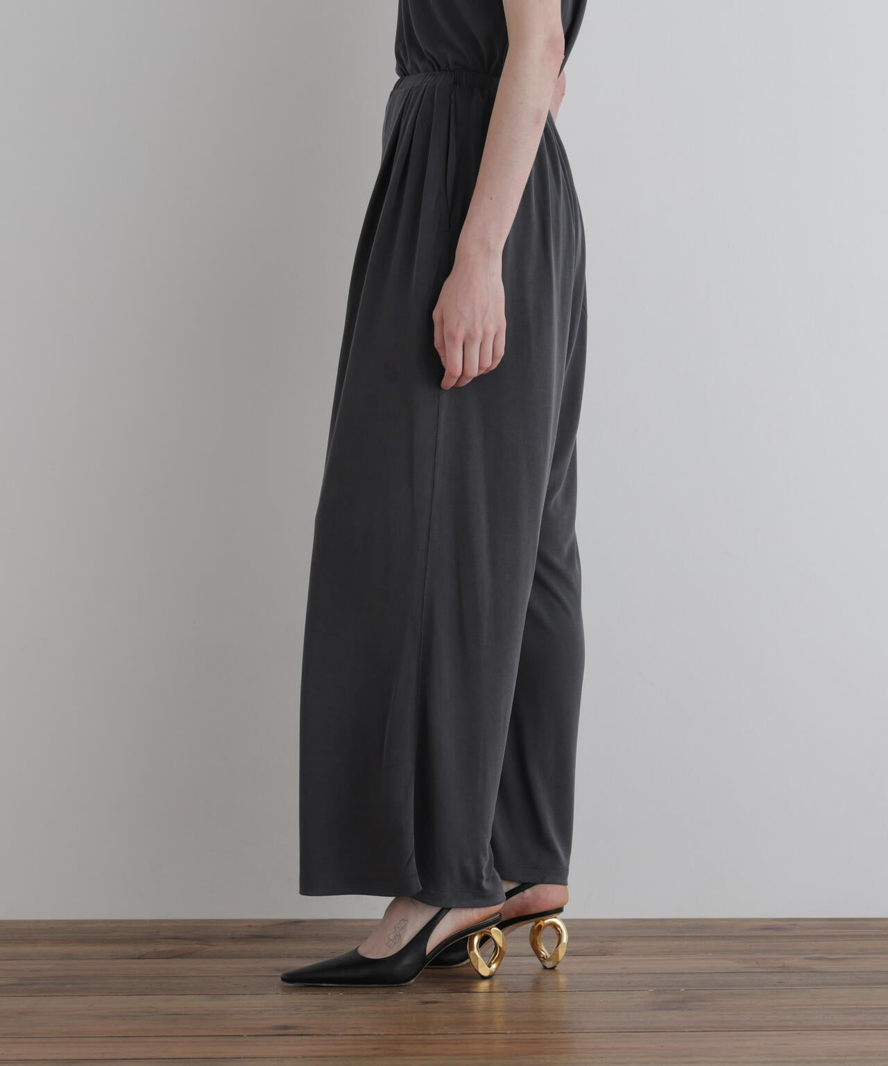身長177ｃｍ　Ｂ８１　Ｗ５９　Ｈ８９ 着用サイズ：1