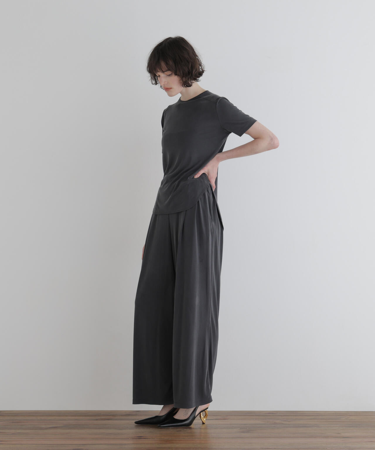 身長177ｃｍ　Ｂ８１　Ｗ５９　Ｈ８９ 着用サイズ：F