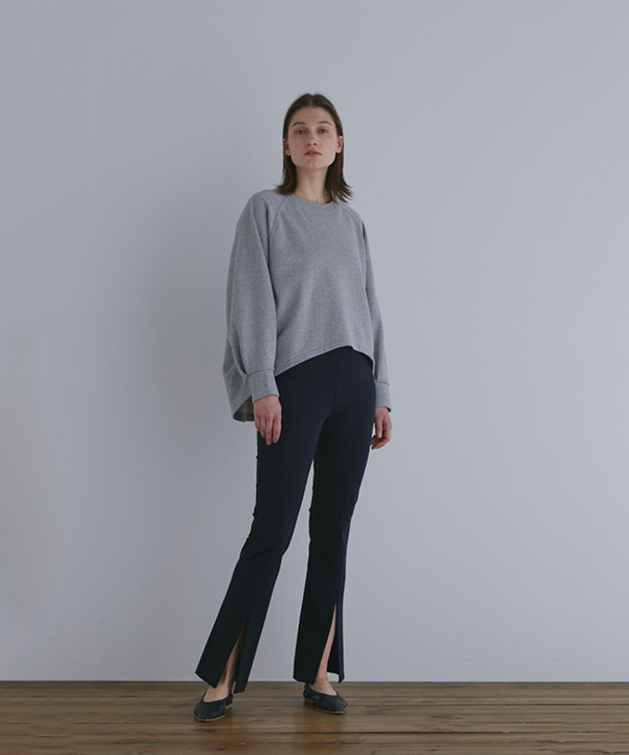 【EC限定】ハイストレッチフロンスリットパンツ（＋5cm丈）