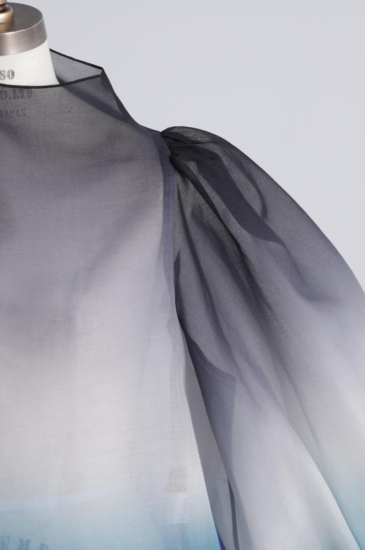 【TV着用】Bottleneck Volume Sleeve Blouse