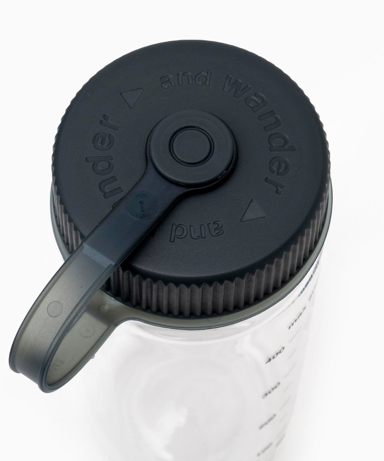 and wander logo bottle 500