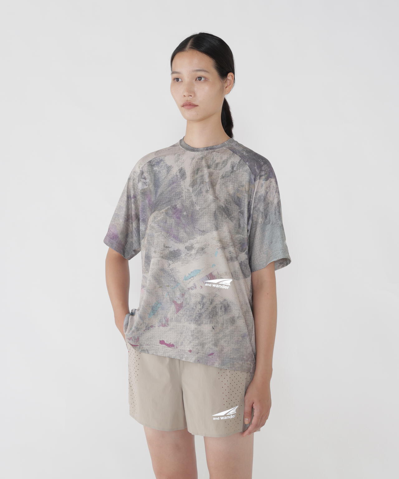 Altra × and wander  graphic SS T