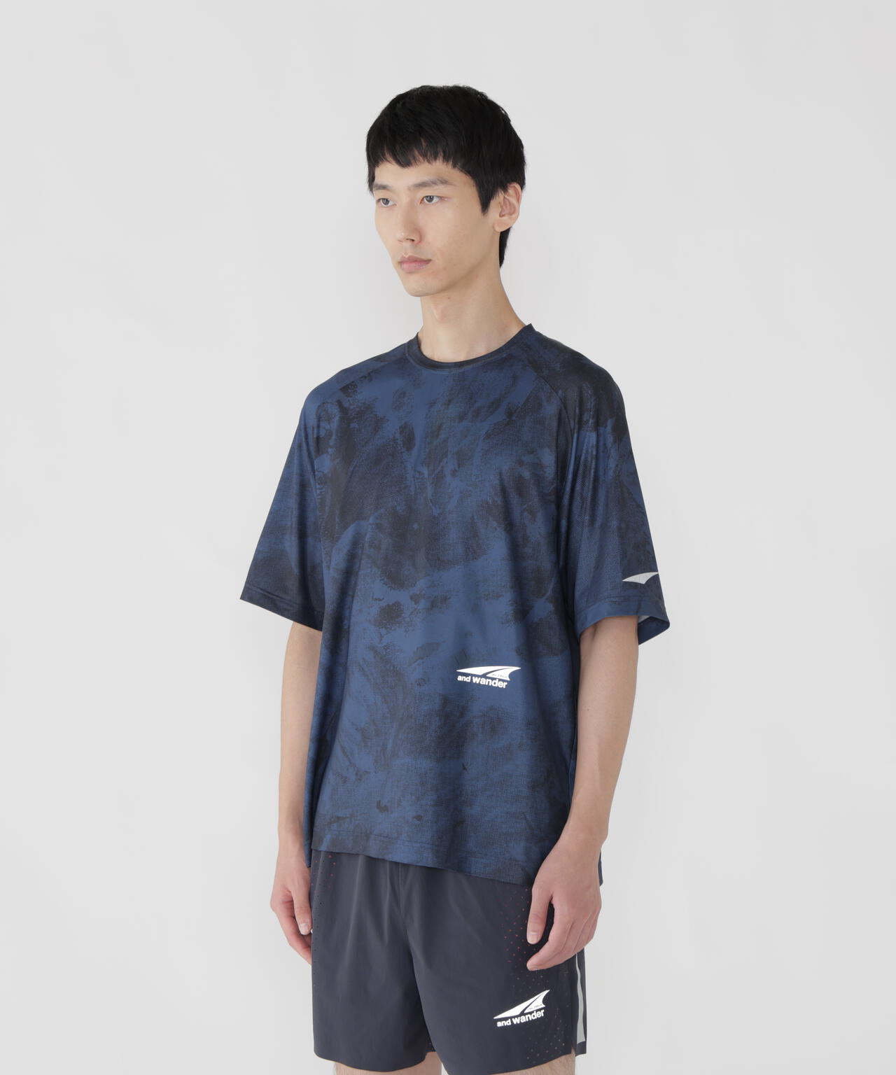 Altra × and wander  graphic SS T