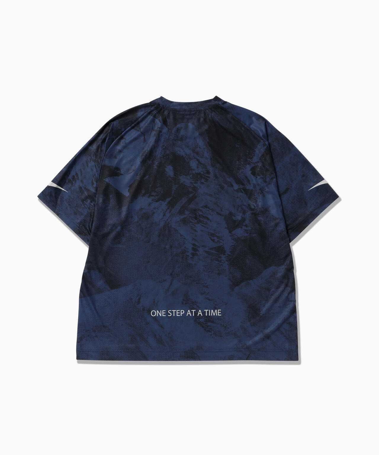 Altra × and wander  graphic SS T