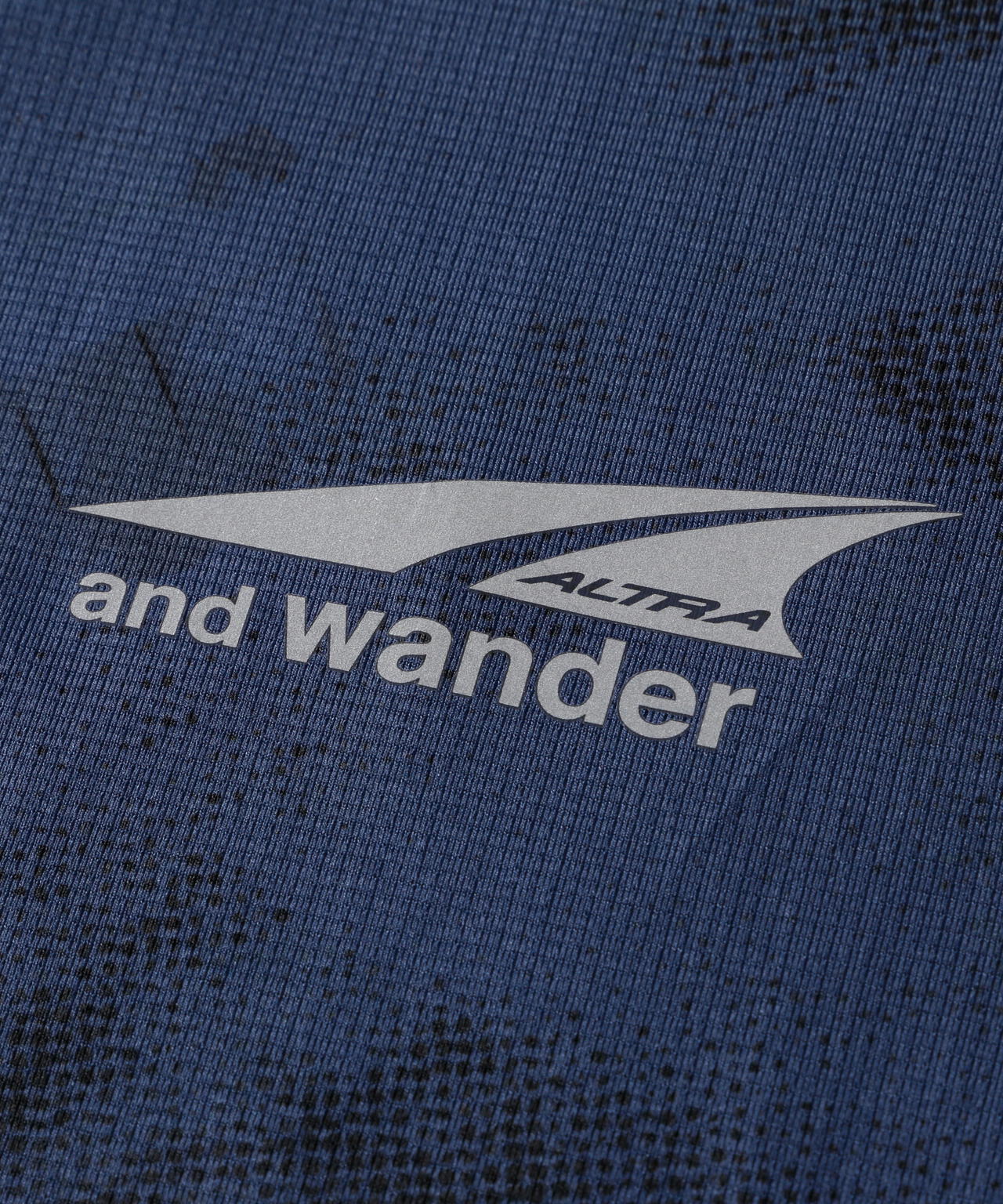 Altra × and wander  graphic SS T