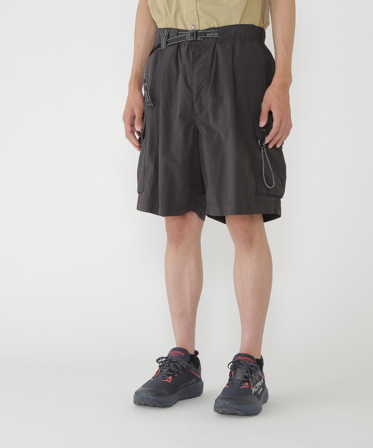 oversized cargo short pants (M)