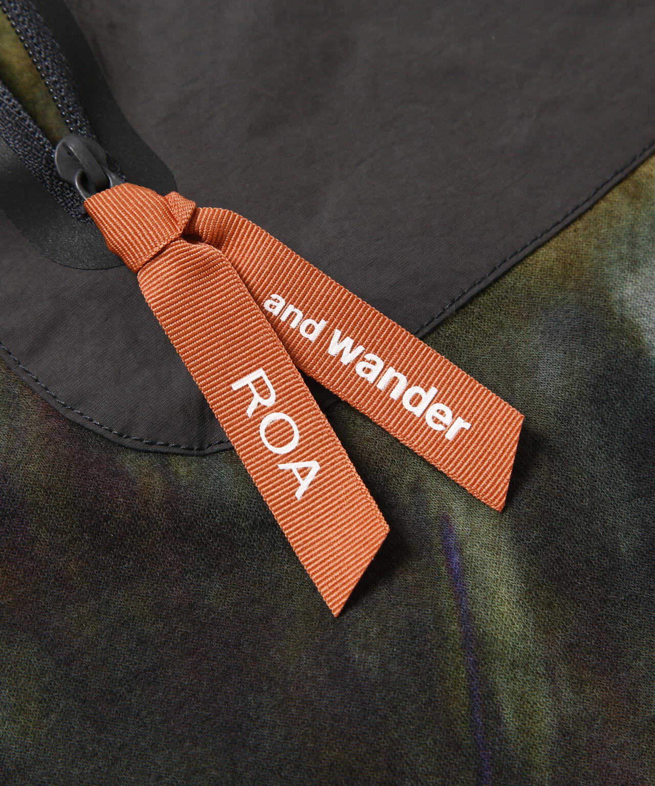 ROA × and wander printed houdie T