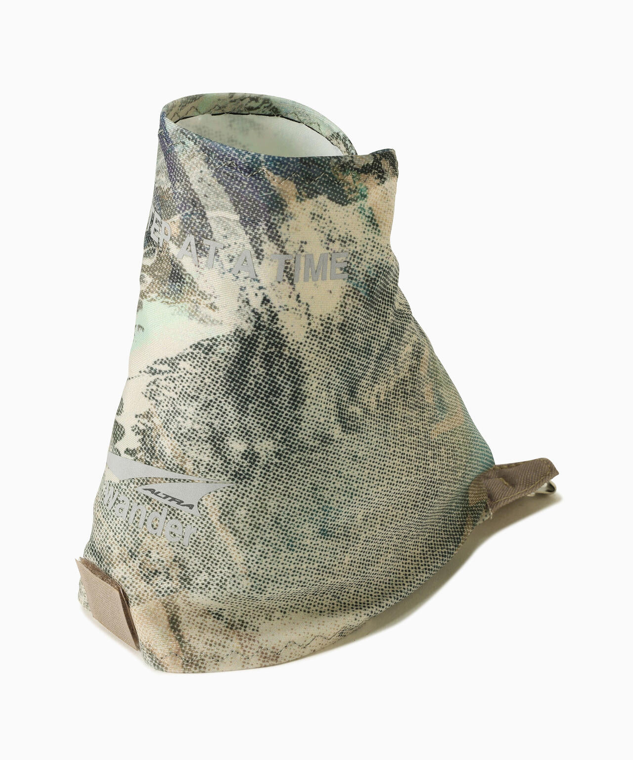 Altra × and wander  graphic trail gaiter