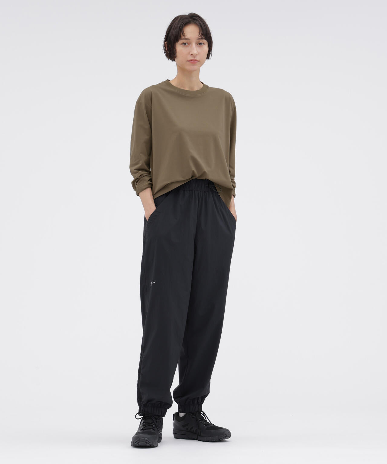 身長168cm　B76 W58 H86 着用サイズ：II