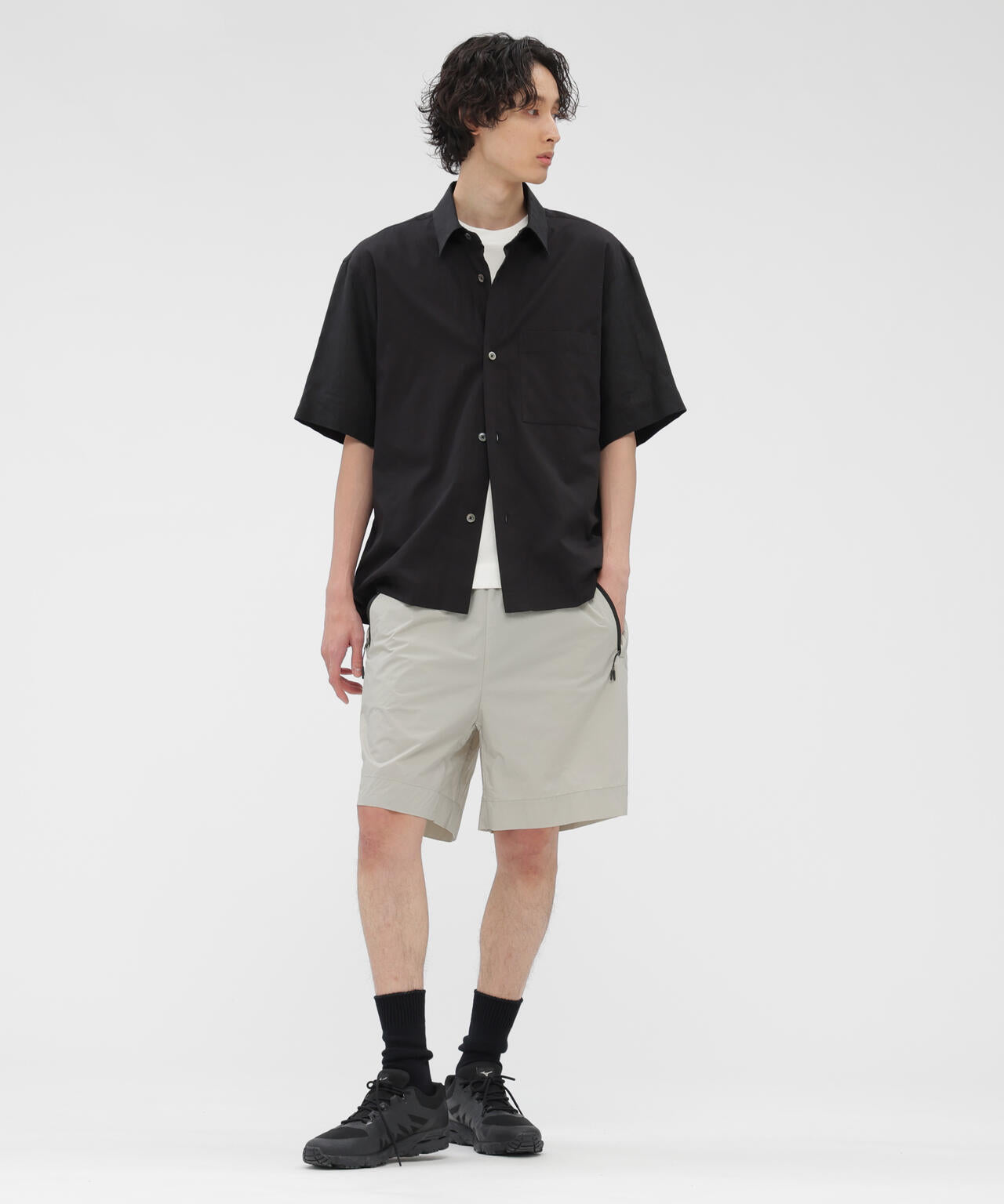 身長185cm 　B84 W66cm H91cm 着用サイズ：L