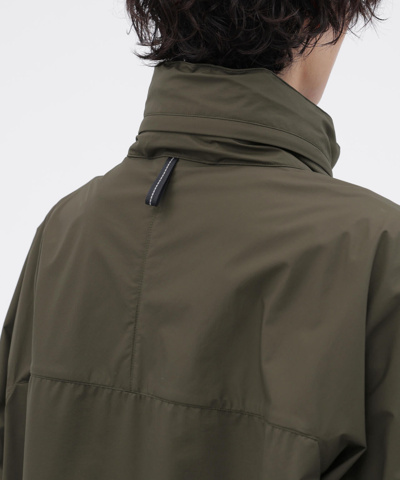 身長185cm 　B84 W66cm H91cm 着用サイズ：XL