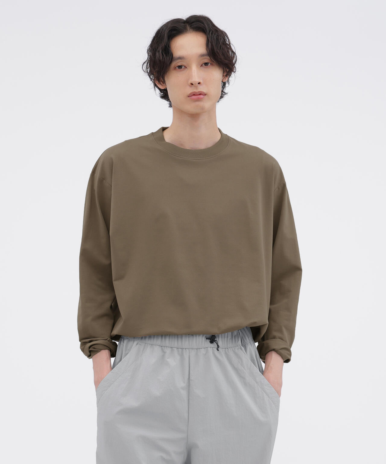 身長185cm 　B84 W66cm H91cm 着用サイズ：L