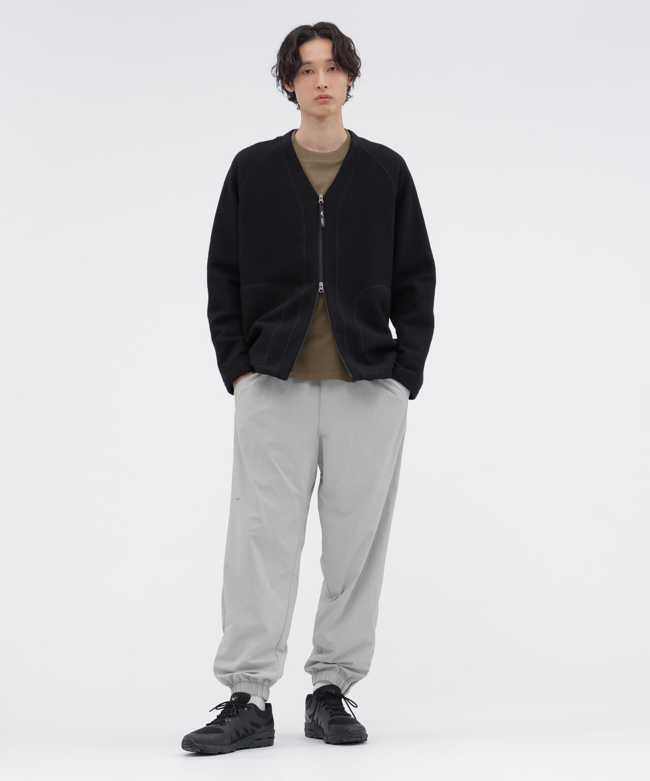 身長185cm 　B84 W66cm H91cm 着用サイズ：L