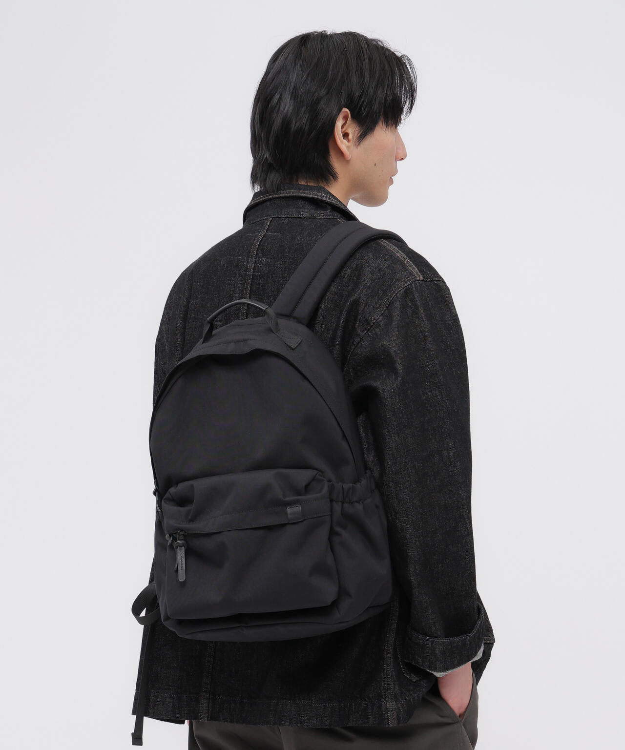 身長185cm　B86 W70 H90 着用サイズ：F