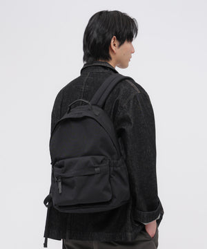 身長185cm　B86 W70 H90 着用サイズ：F