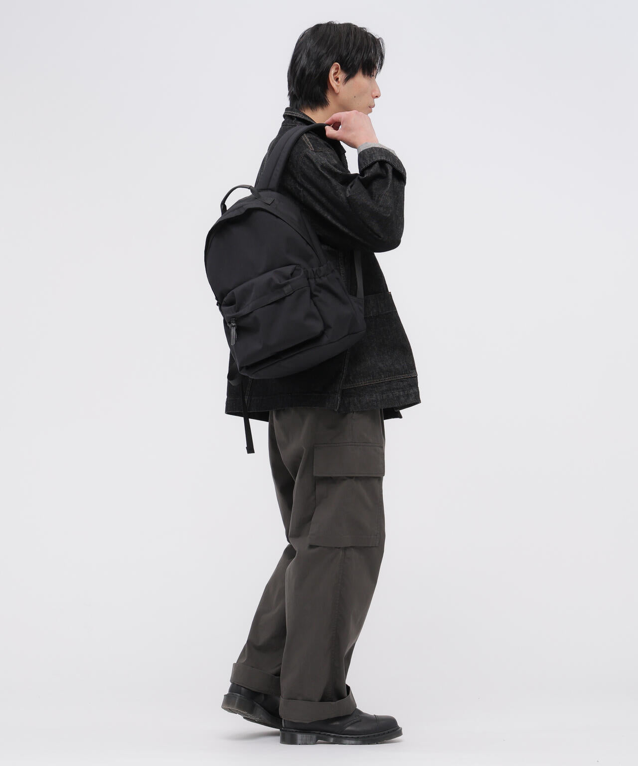 身長185cm　B86 W70 H90 着用サイズ：F