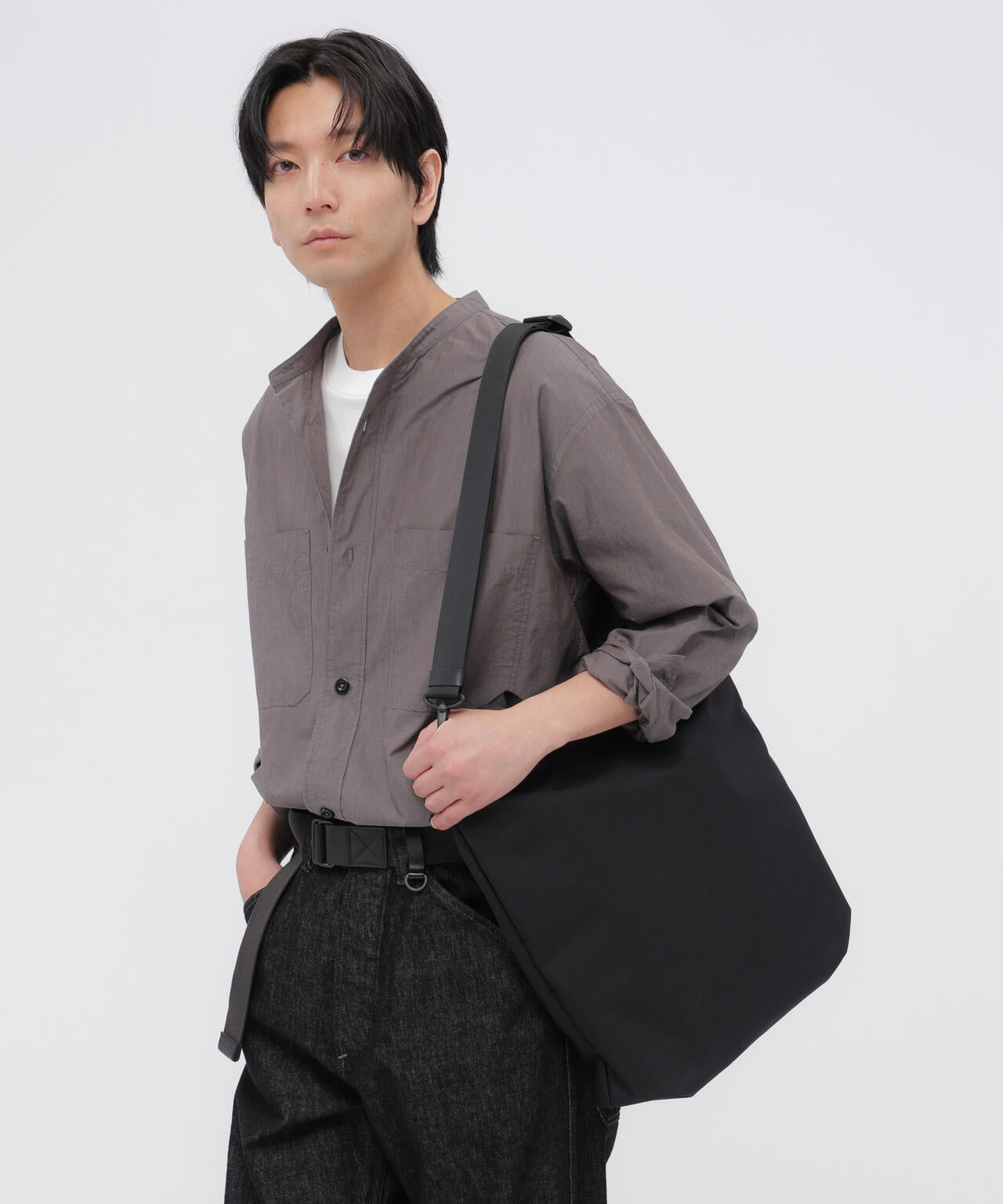 身長185cm　B86 W70 H90 着用サイズ：F