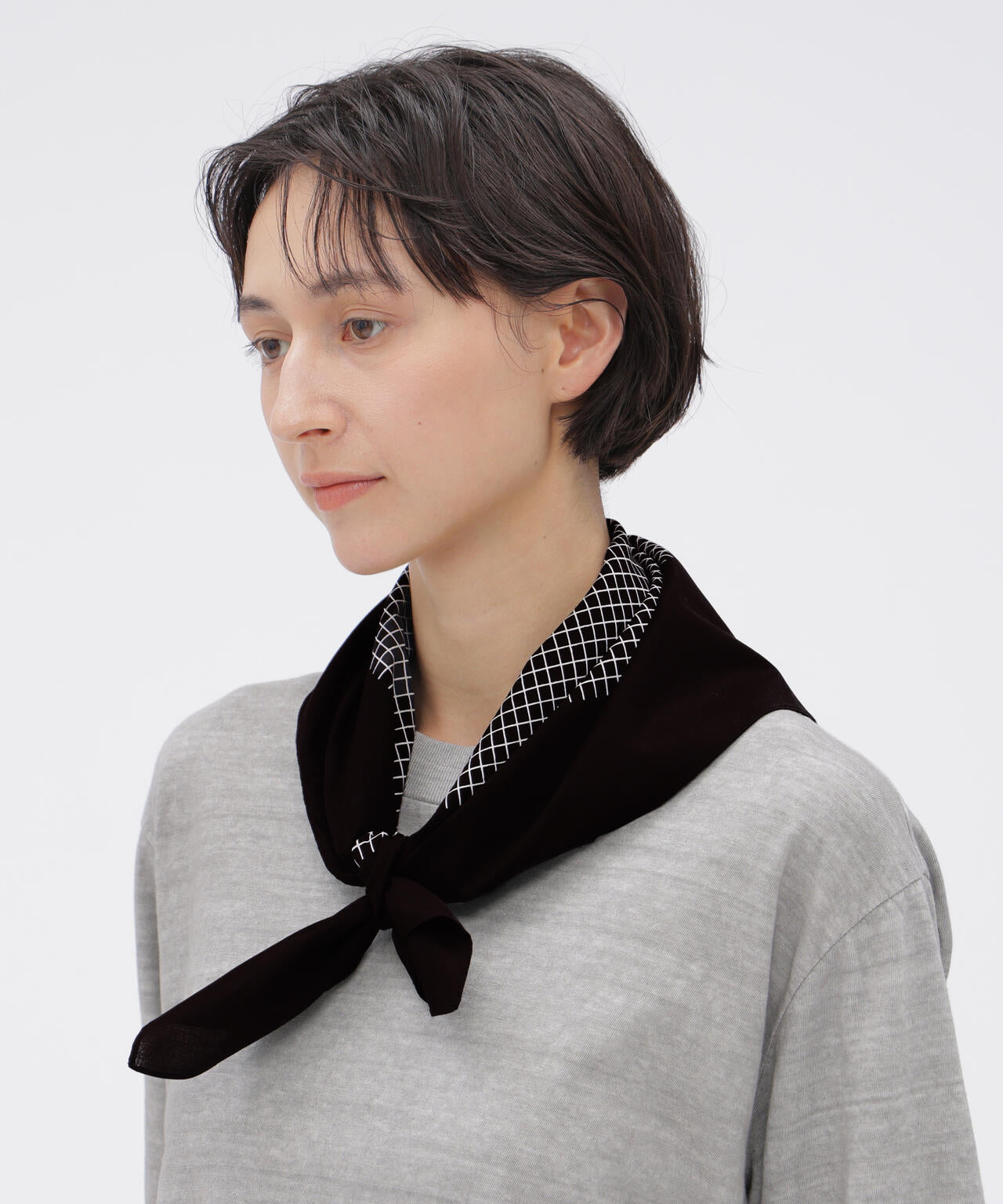 PLAIN GRID SCARF