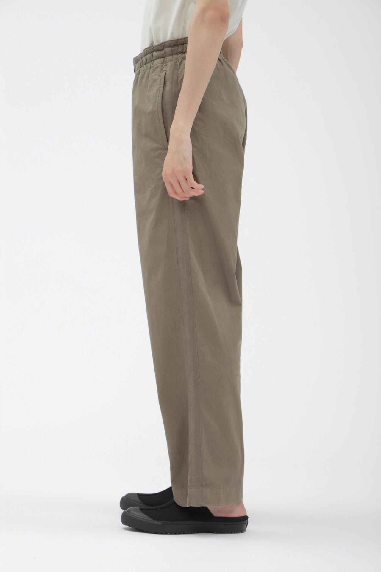 GARMENT DYE LIGHTWEIGHT PLAINWEAVE