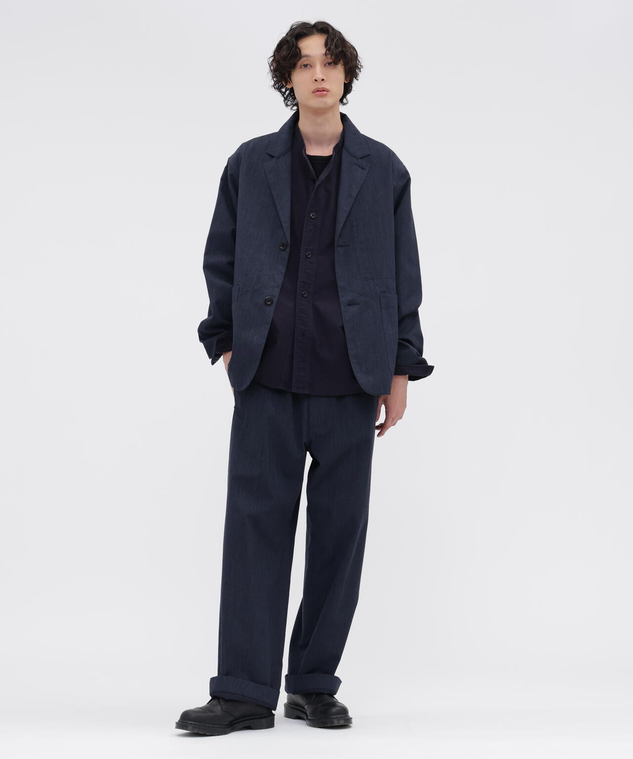 身長185cm 　B84 W66cm H91cm 着用サイズ：L