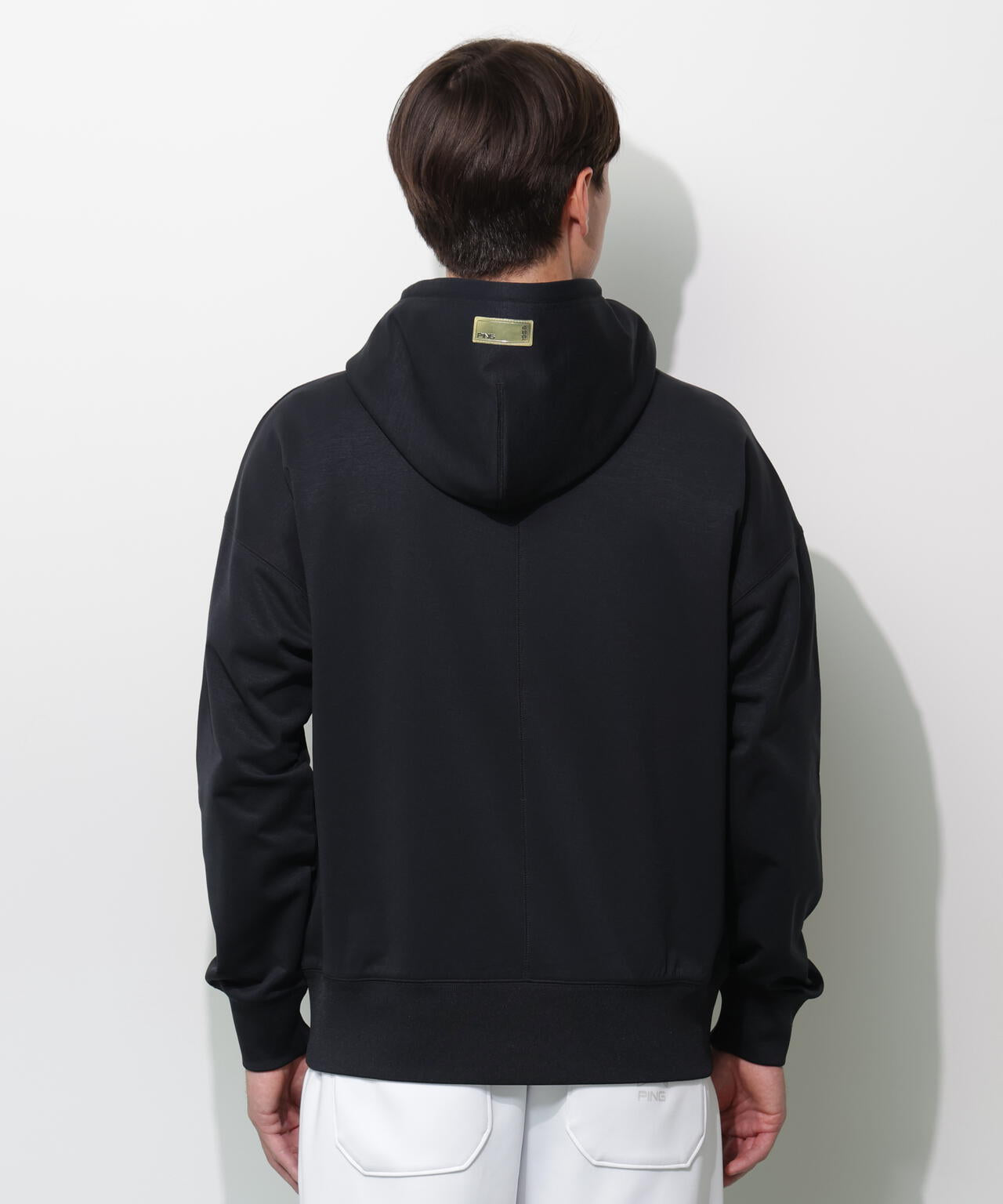 【PING APPAREL】全方向ストレッチ 接結裏メッシュスウェットフーディプルオーバー ＜GOLD＞ (MENS)