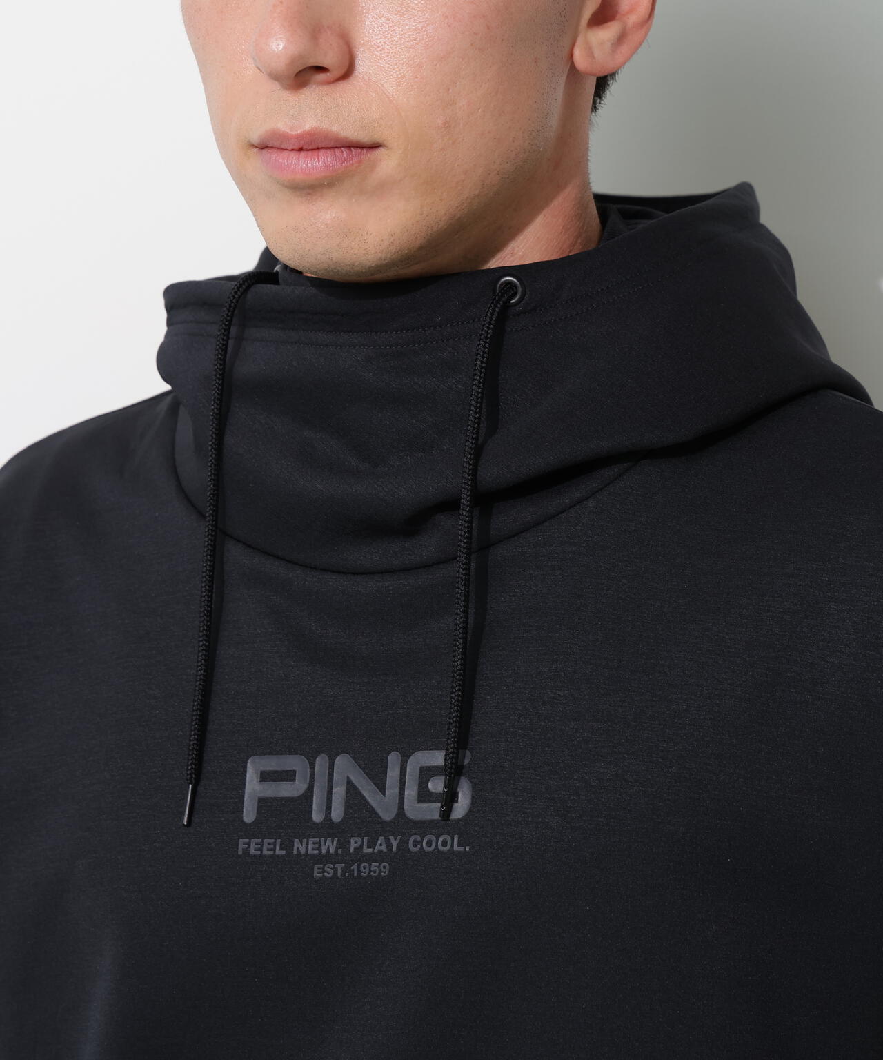 【PING APPAREL】全方向ストレッチ 接結裏メッシュスウェットフーディプルオーバー ＜GOLD＞ (MENS)