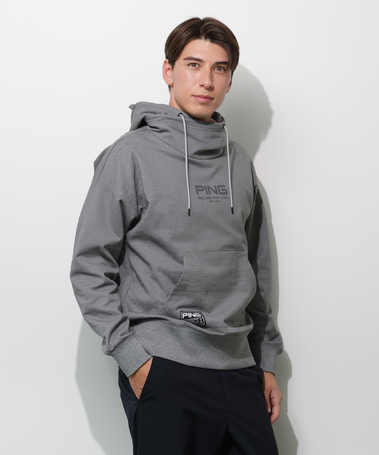 【PING APPAREL】全方向ストレッチ 接結裏メッシュスウェットフーディプルオーバー ＜GOLD＞ (MENS)