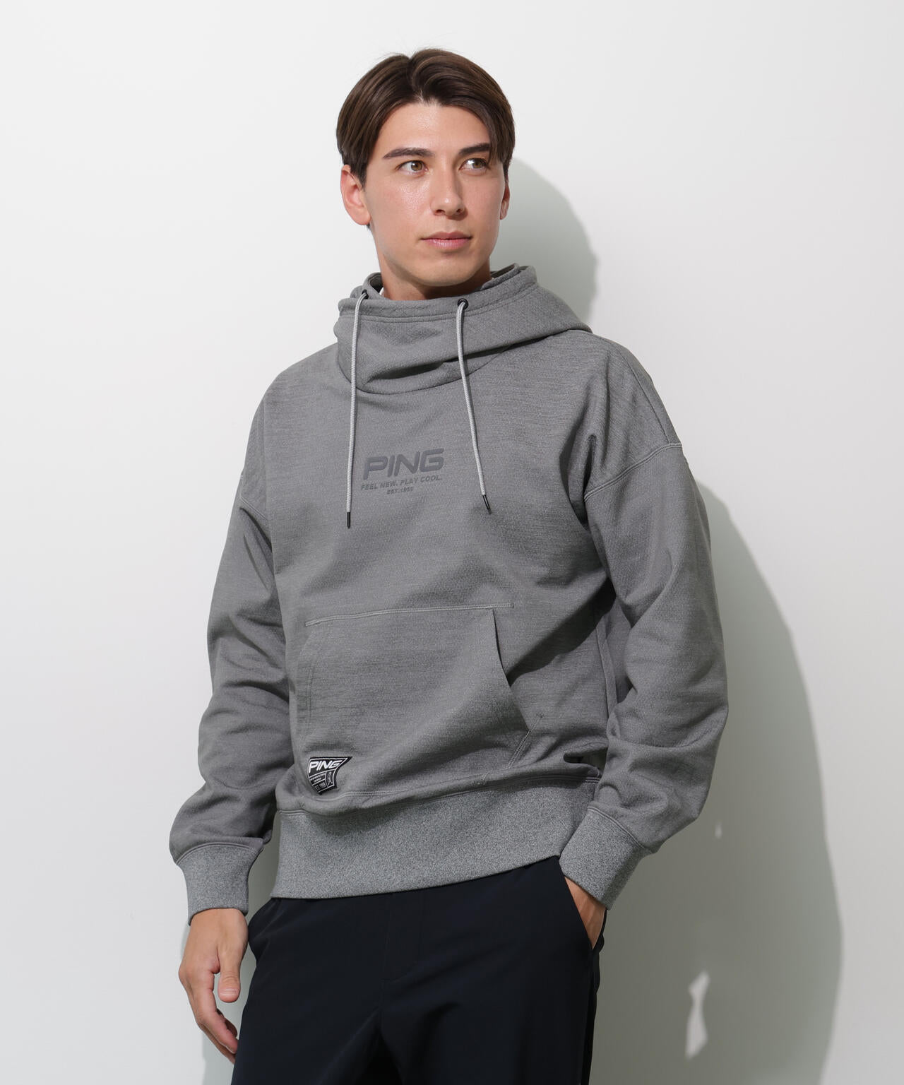 【PING APPAREL】全方向ストレッチ 接結裏メッシュスウェットフーディプルオーバー ＜GOLD＞ (MENS)