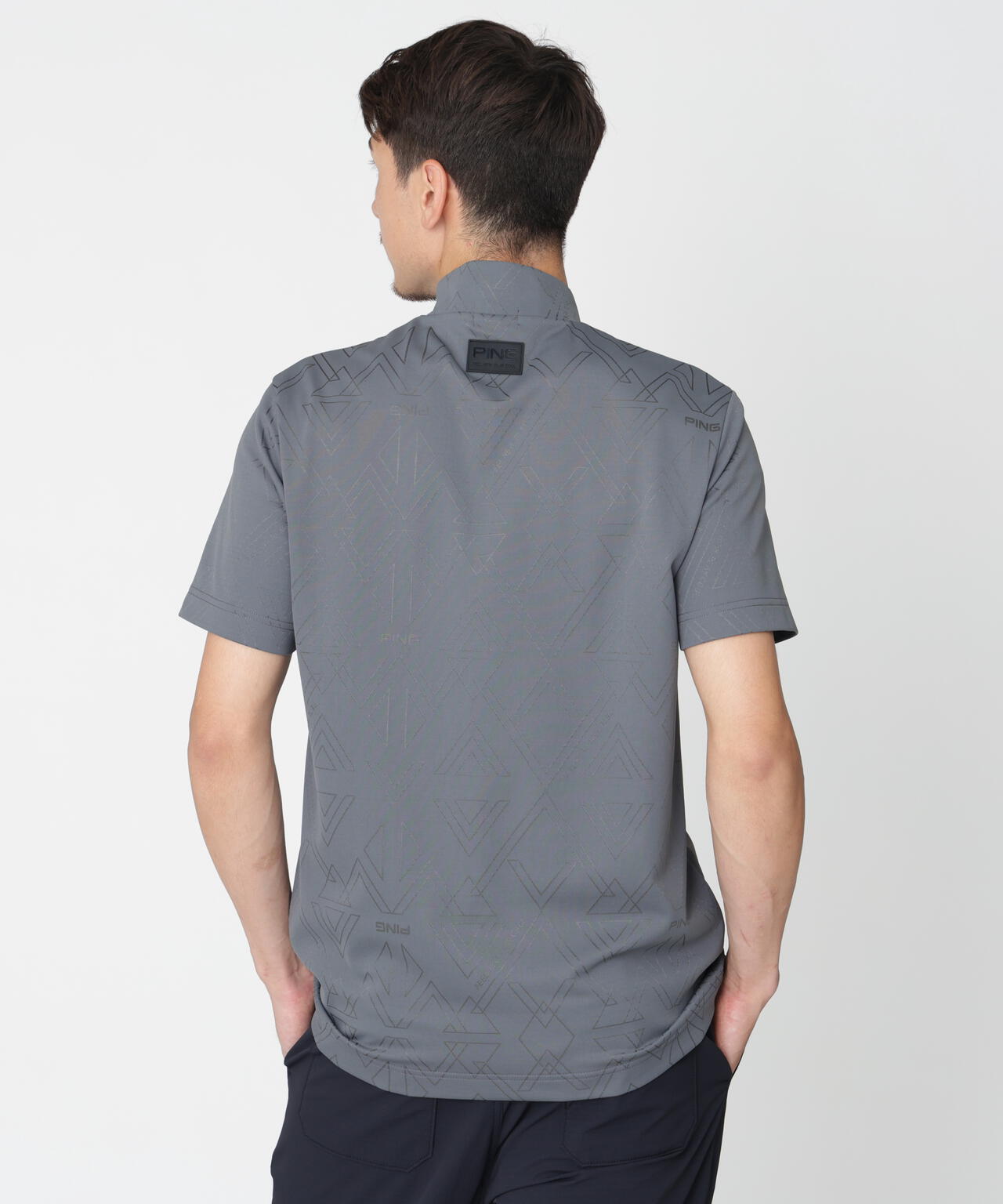 ［PING APPAREL］［吸水速乾・ストレッチ］幾何学柄ジャカード半袖ハイネックシャツ (MENS)