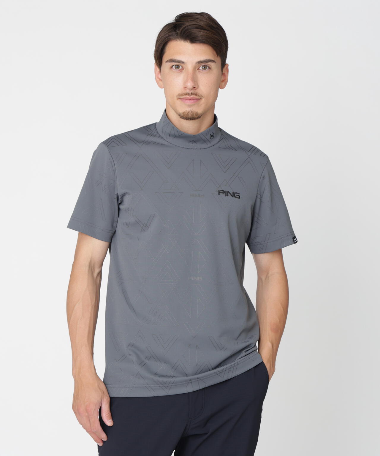［PING APPAREL］［吸水速乾・ストレッチ］幾何学柄ジャカード半袖ハイネックシャツ (MENS)